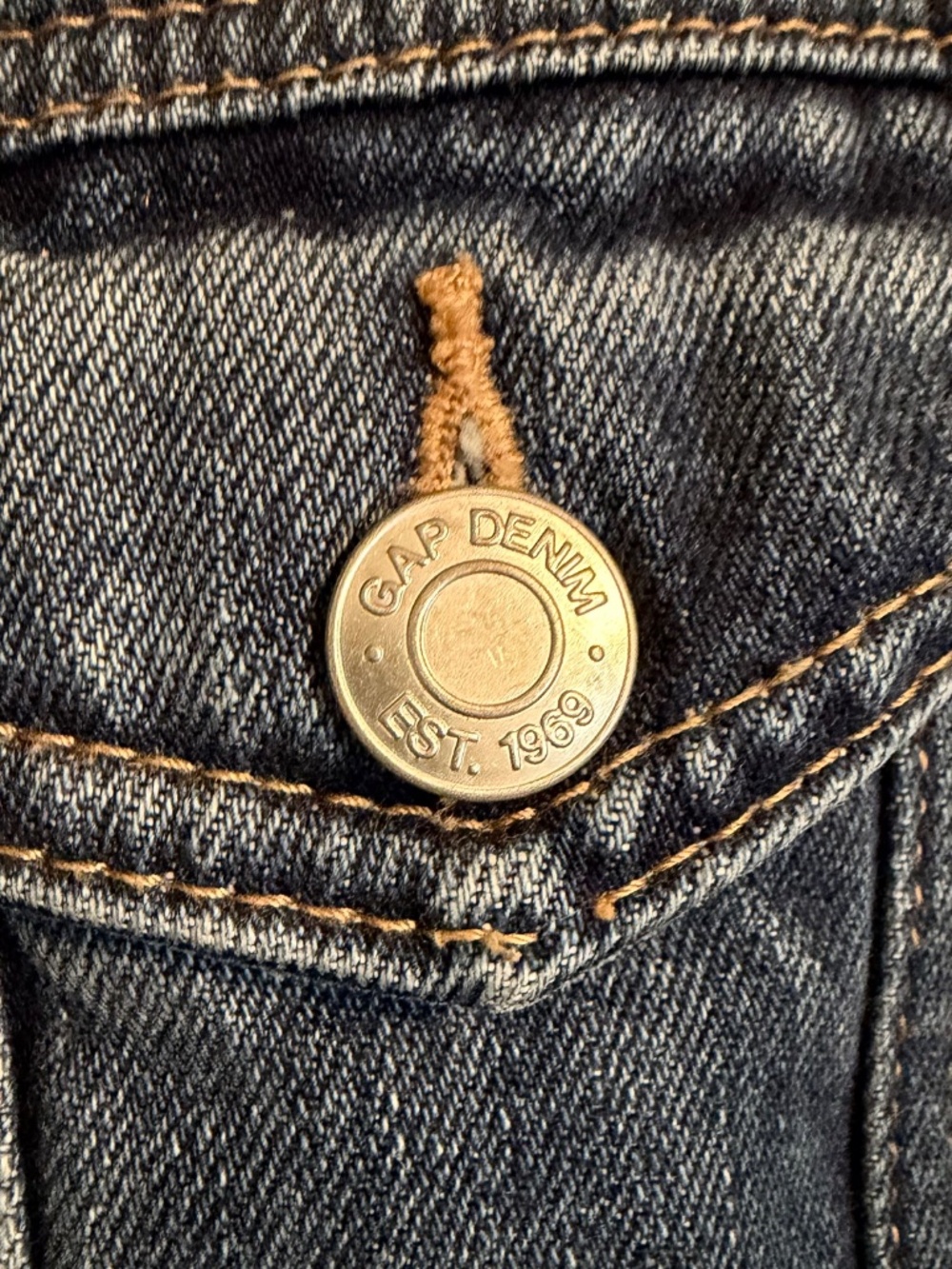 Classic Gap denim jacket, Medium - Picture 3 of 5
